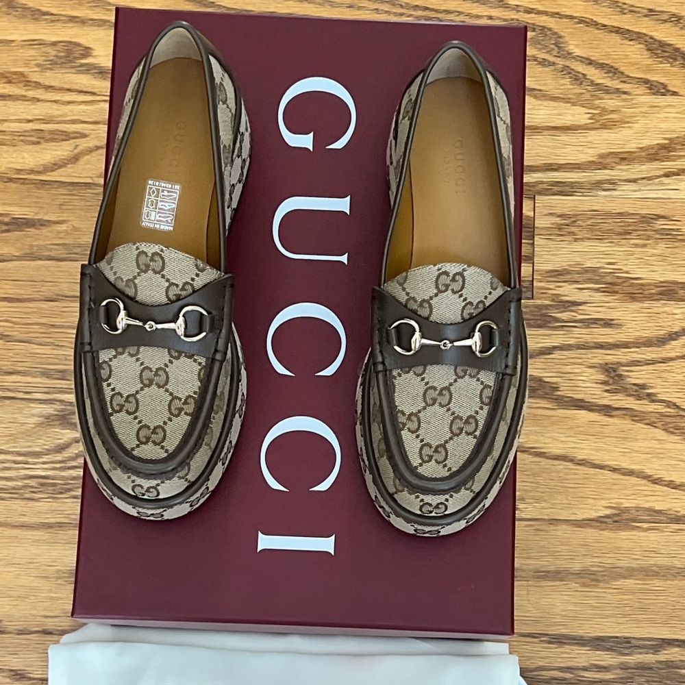 😊SOLD😊 Gucci Brown platform  Leather Loafers with Horsebit Detail in 37